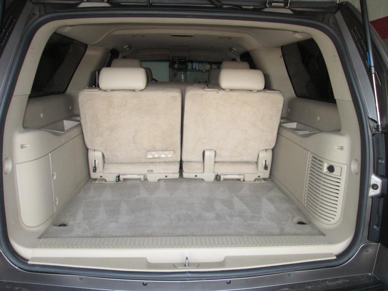 Chevrolet Suburban LT 1500 4WD 2012