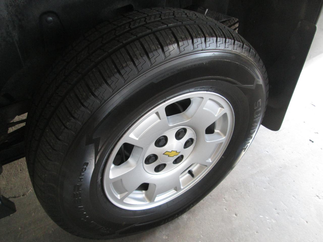 Chevrolet Suburban LT 1500 4WD 2012