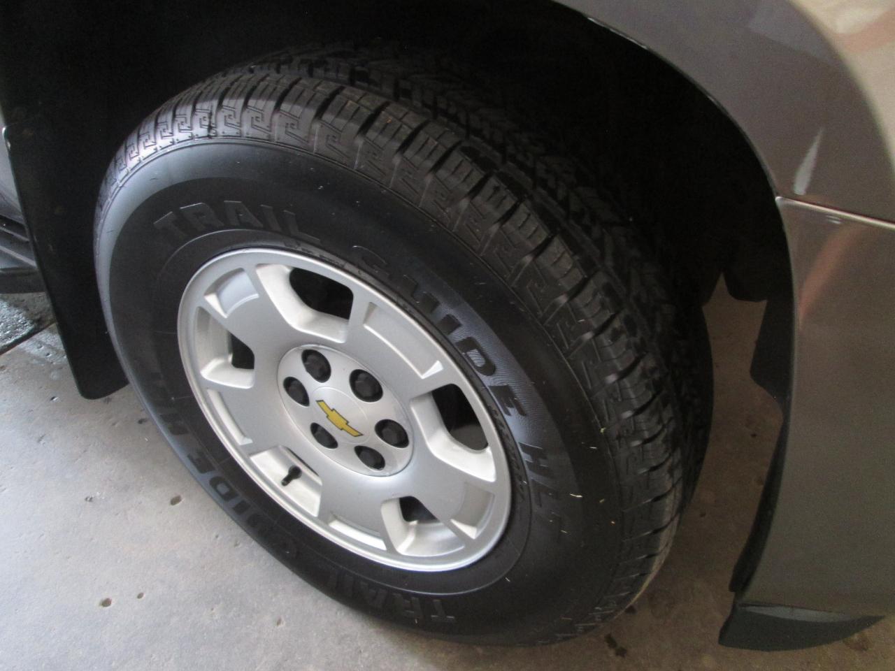 Chevrolet Suburban LT 1500 4WD 2012