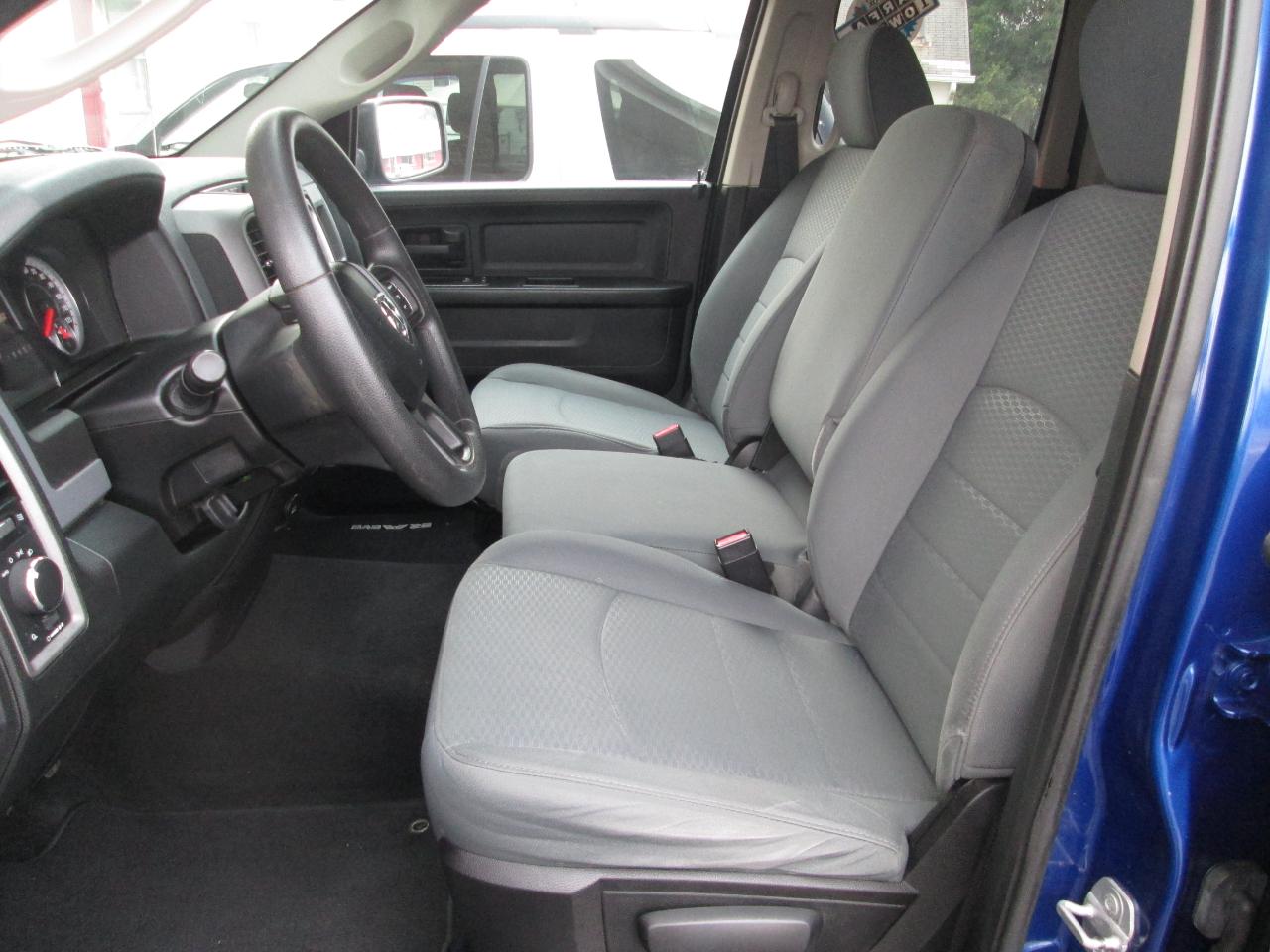 RAM 1500 Tradesman Quad Cab 4WD 2015