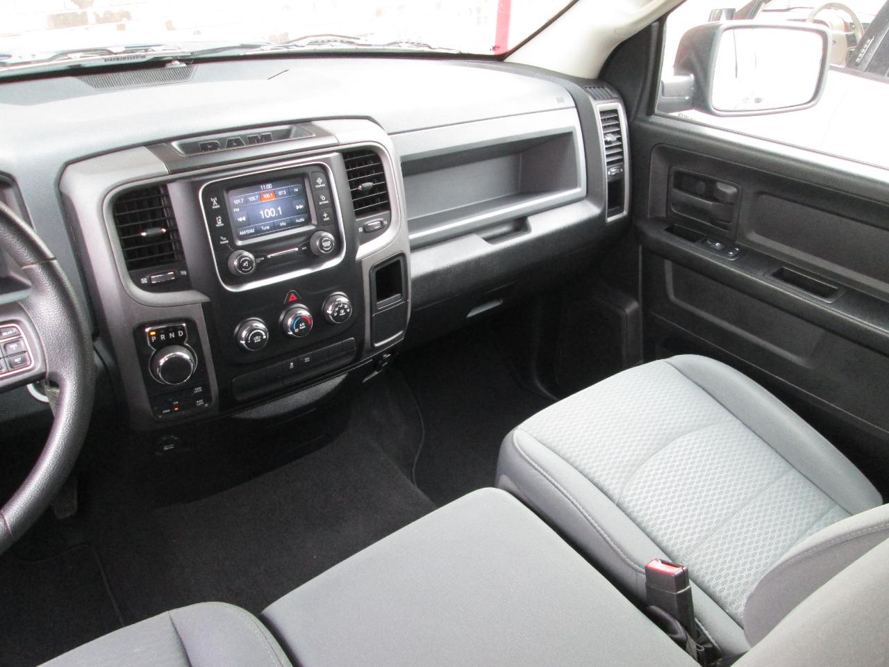 RAM 1500 Tradesman Quad Cab 4WD 2015
