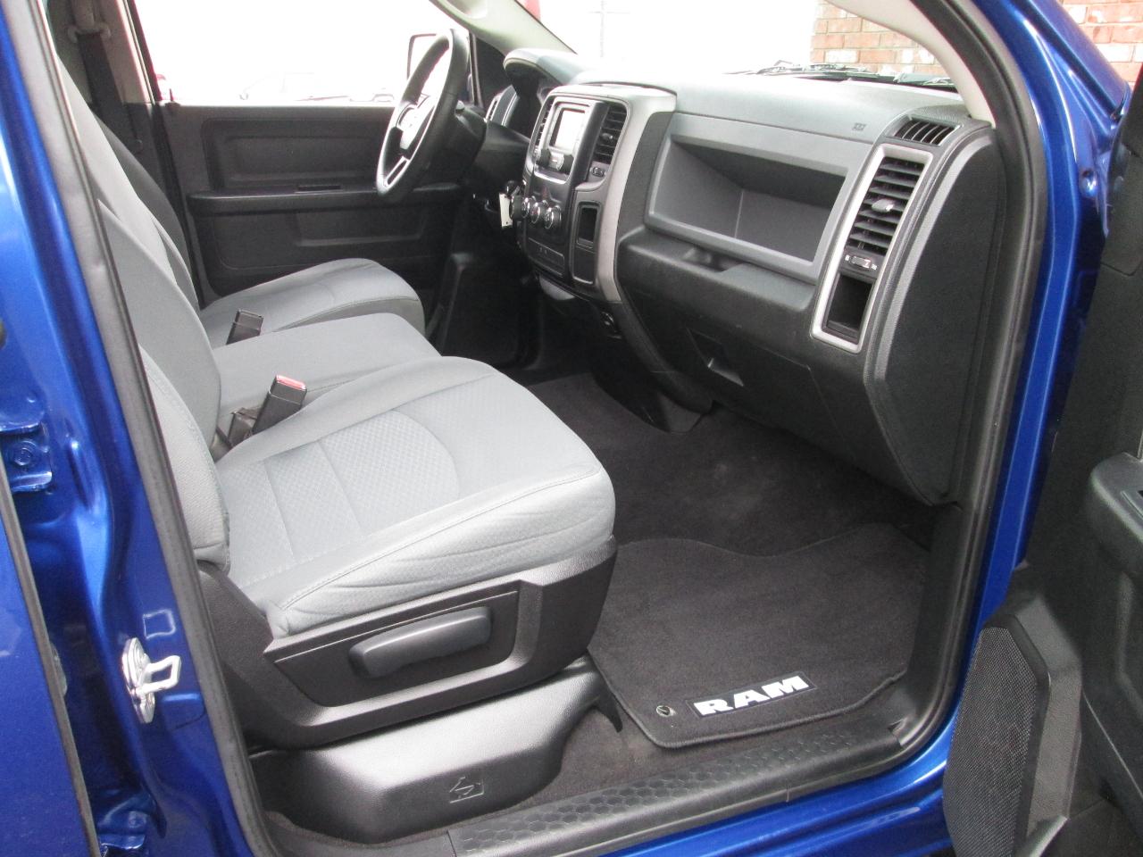 RAM 1500 Tradesman Quad Cab 4WD 2015