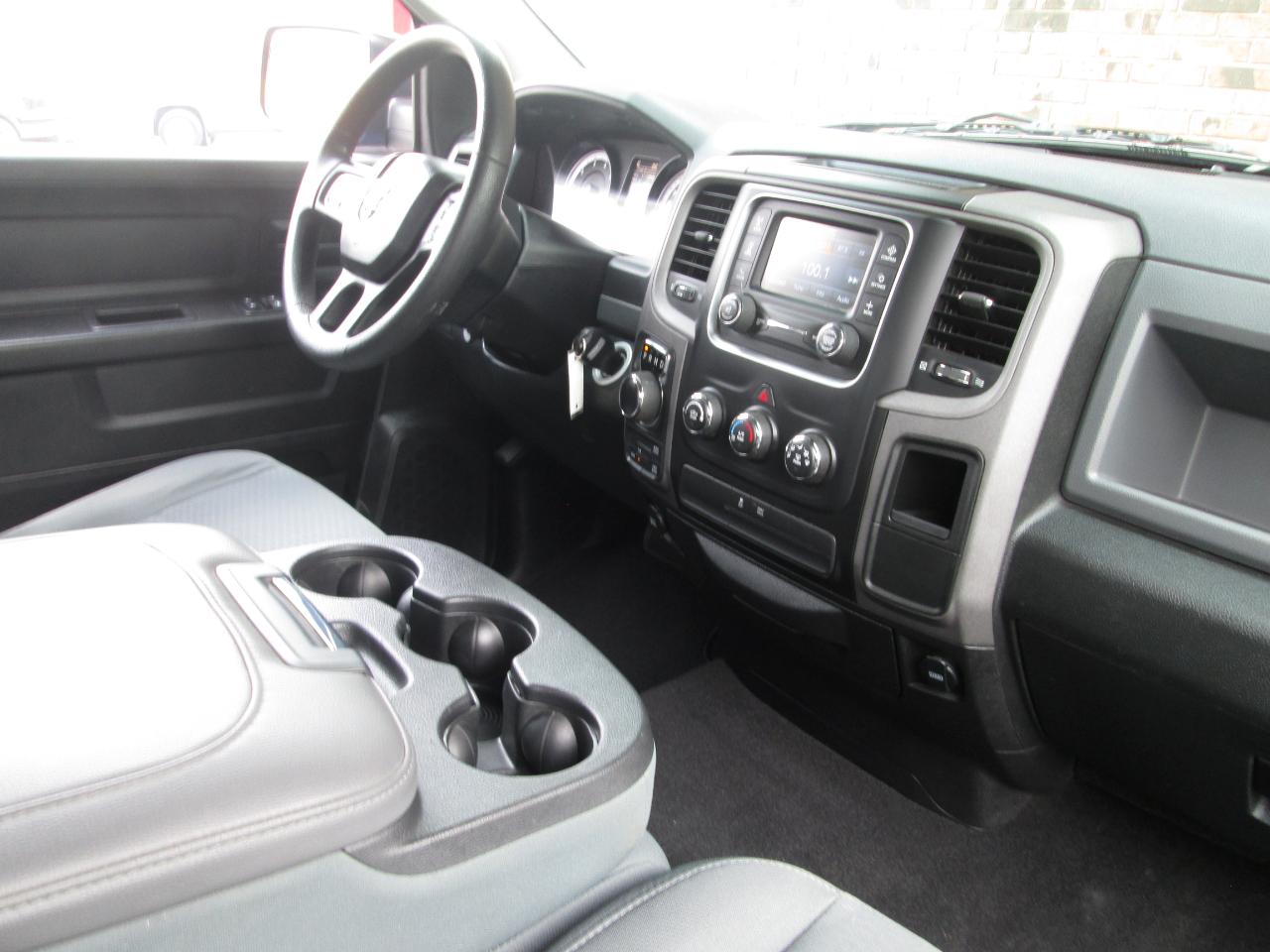 RAM 1500 Tradesman Quad Cab 4WD 2015