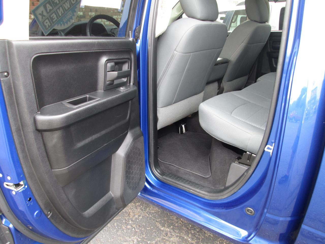 RAM 1500 Tradesman Quad Cab 4WD 2015
