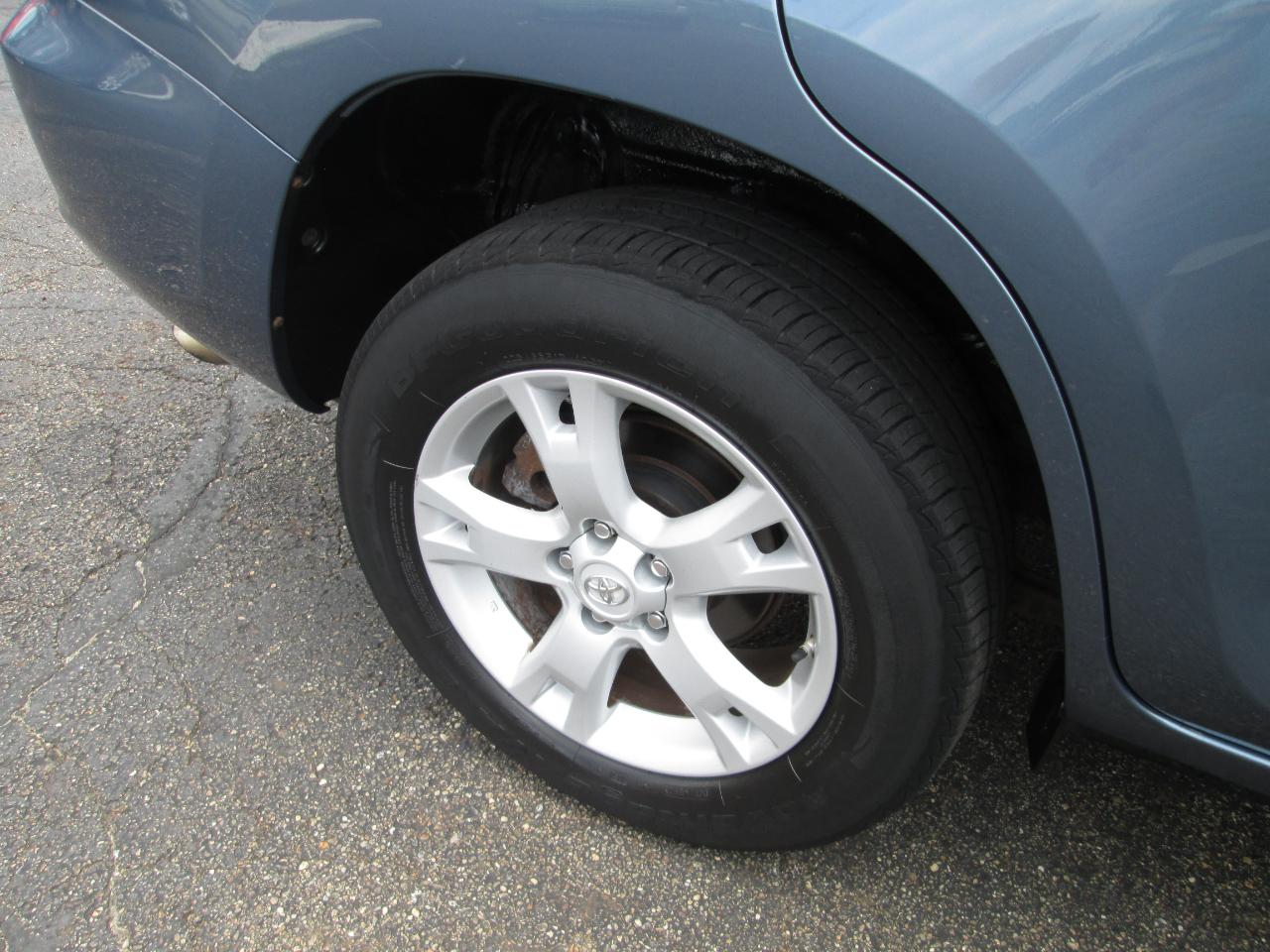 Toyota RAV4 Base I4 4WD 2012
