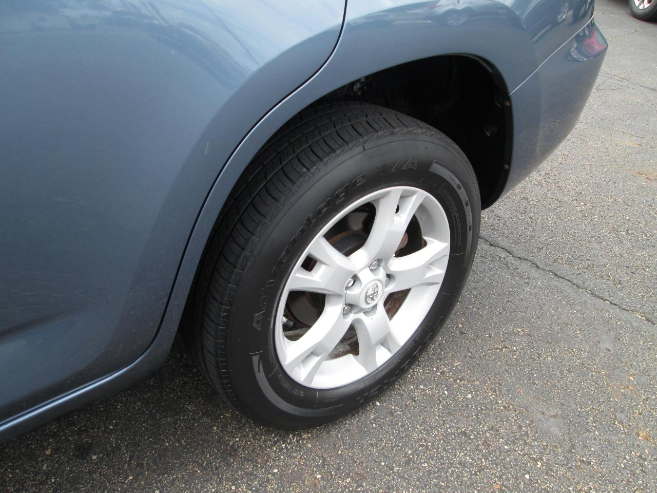Toyota RAV4 Base I4 4WD 2012