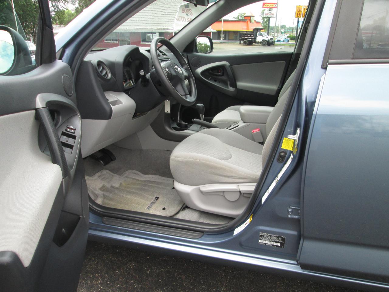 Toyota RAV4 Base I4 4WD 2012