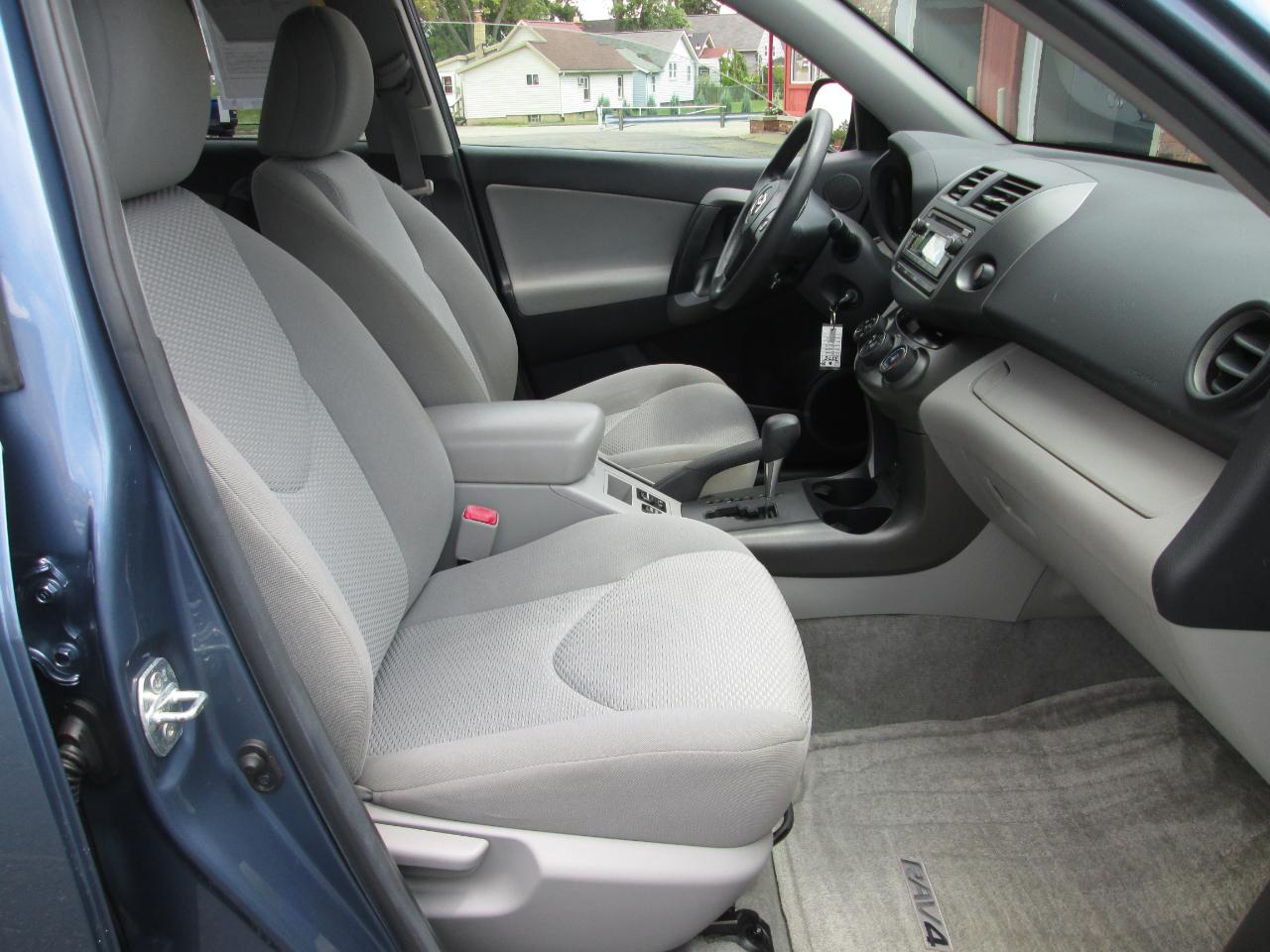 Toyota RAV4 Base I4 4WD 2012