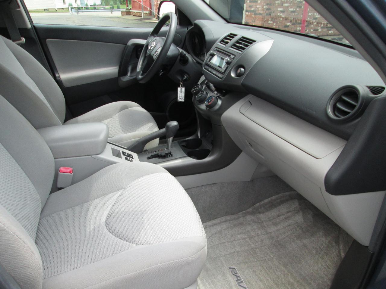 Toyota RAV4 Base I4 4WD 2012