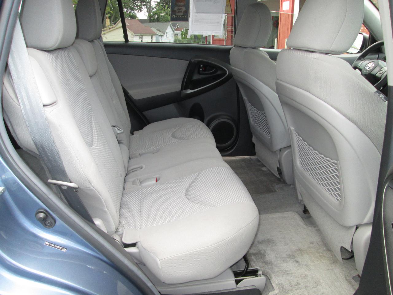 Toyota RAV4 Base I4 4WD 2012