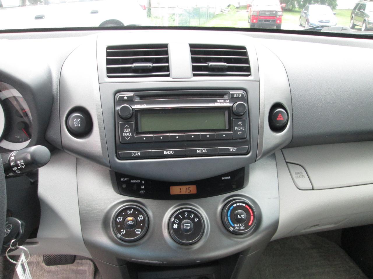 Toyota RAV4 Base I4 4WD 2012