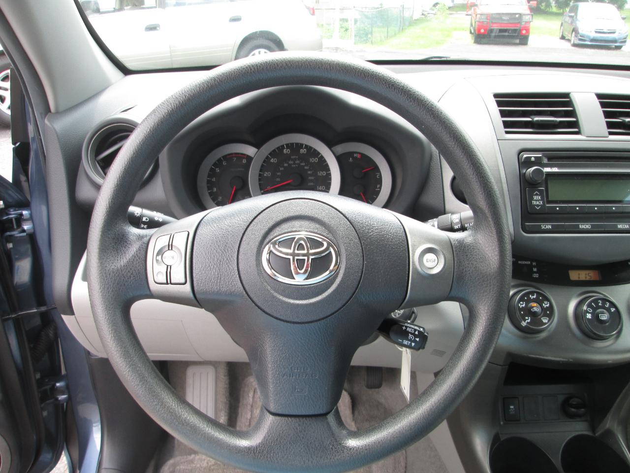 Toyota RAV4 Base I4 4WD 2012