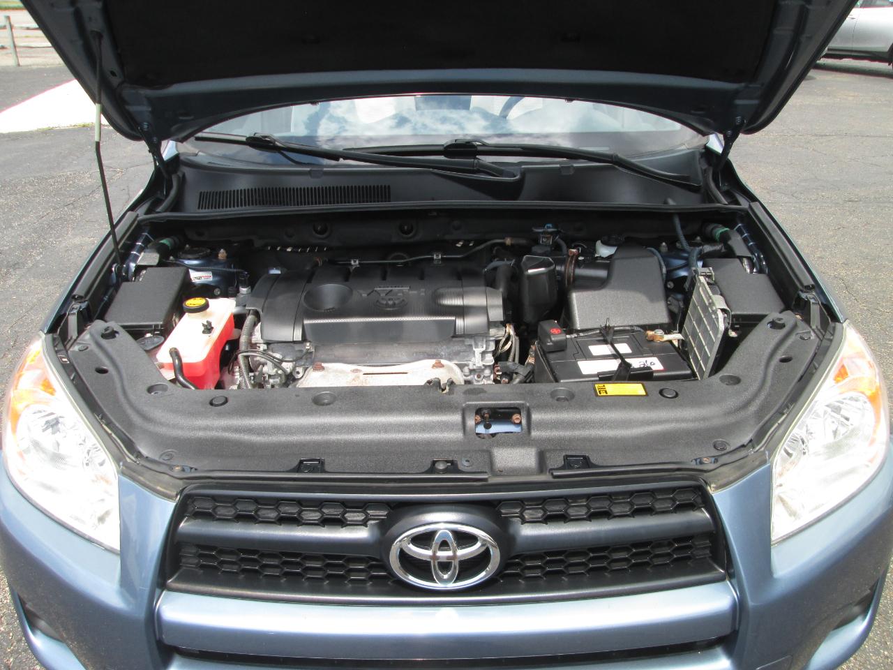 Toyota RAV4 Base I4 4WD 2012