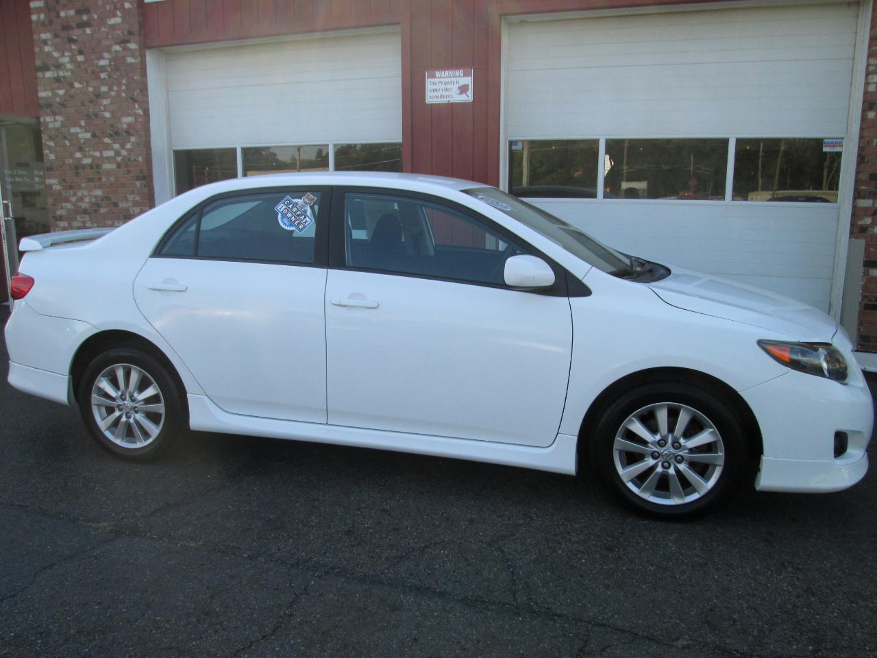 Toyota Corolla S 5-Speed MT 2010
