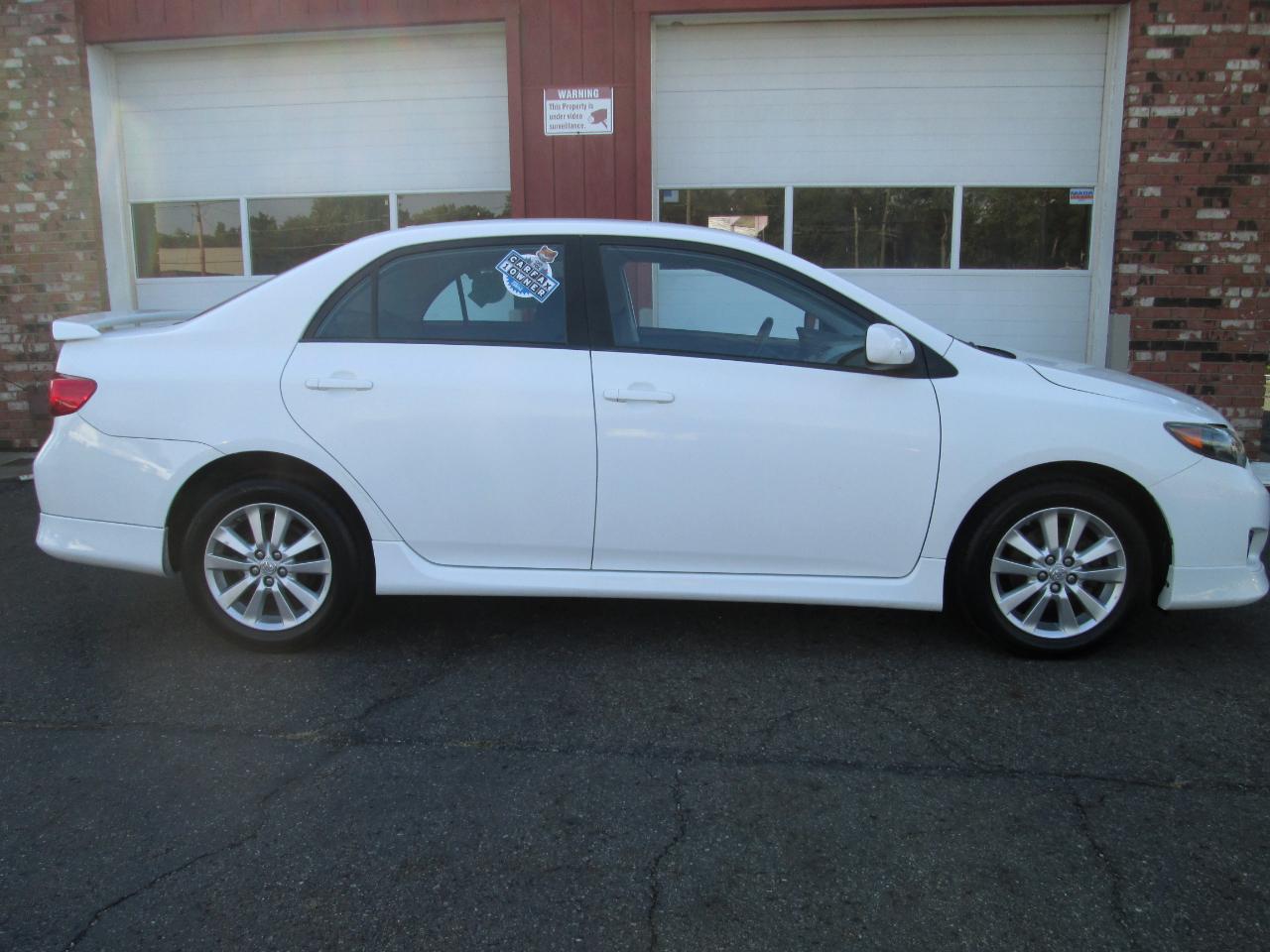 Toyota Corolla S 5-Speed MT 2010