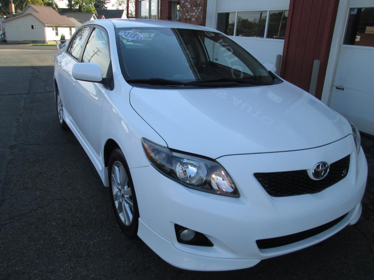 Toyota Corolla S 5-Speed MT 2010