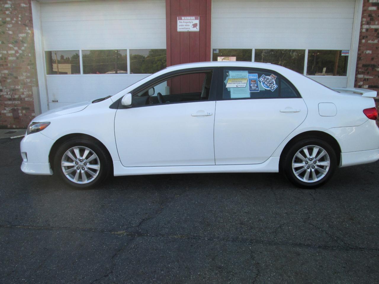 Toyota Corolla S 5-Speed MT 2010