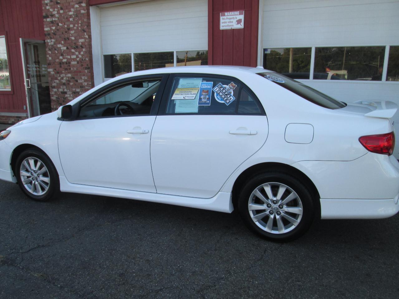 Toyota Corolla S 5-Speed MT 2010