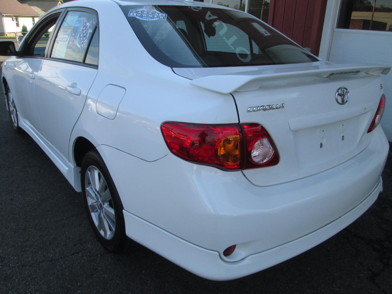 Toyota Corolla S 5-Speed MT 2010