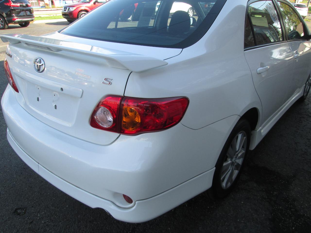 Toyota Corolla S 5-Speed MT 2010