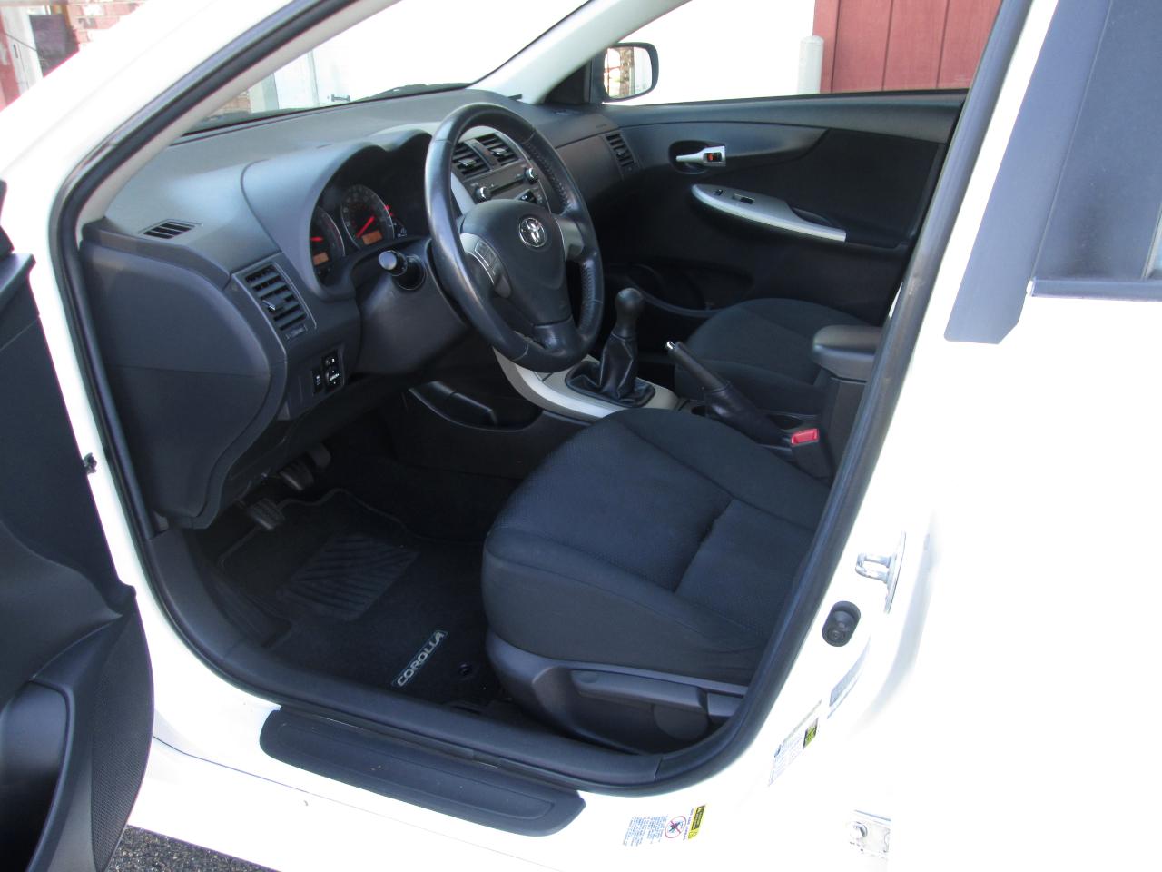 Toyota Corolla S 5-Speed MT 2010