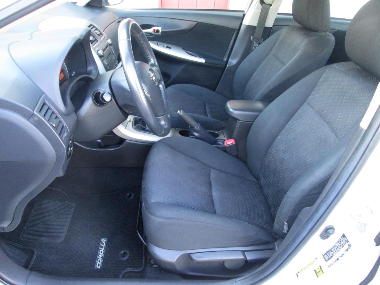 Toyota Corolla S 5-Speed MT 2010