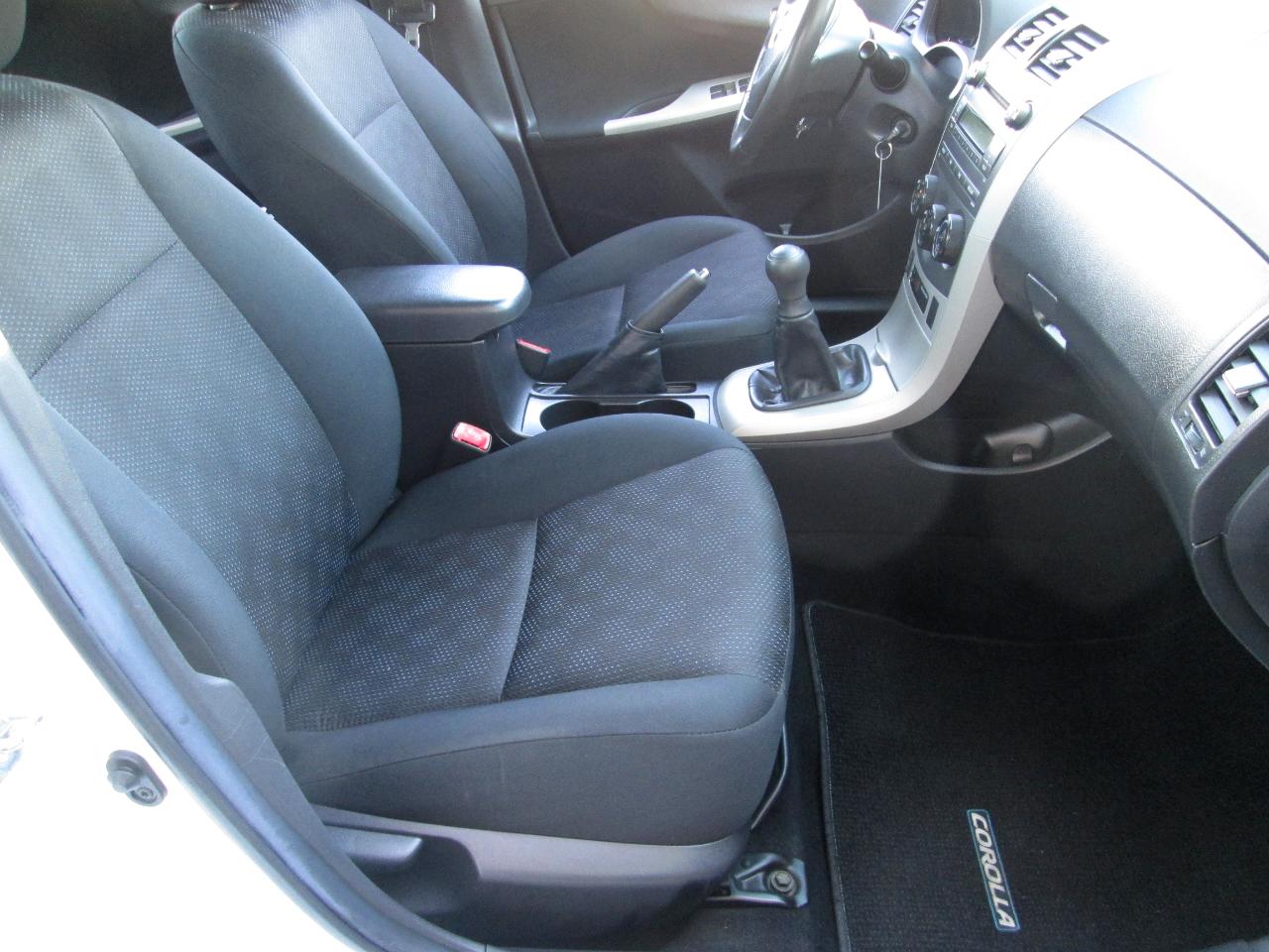 Toyota Corolla S 5-Speed MT 2010