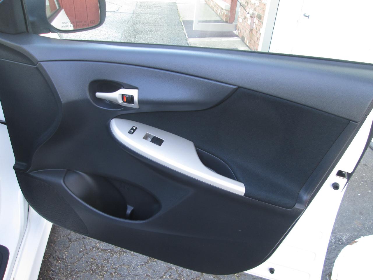 Toyota Corolla S 5-Speed MT 2010