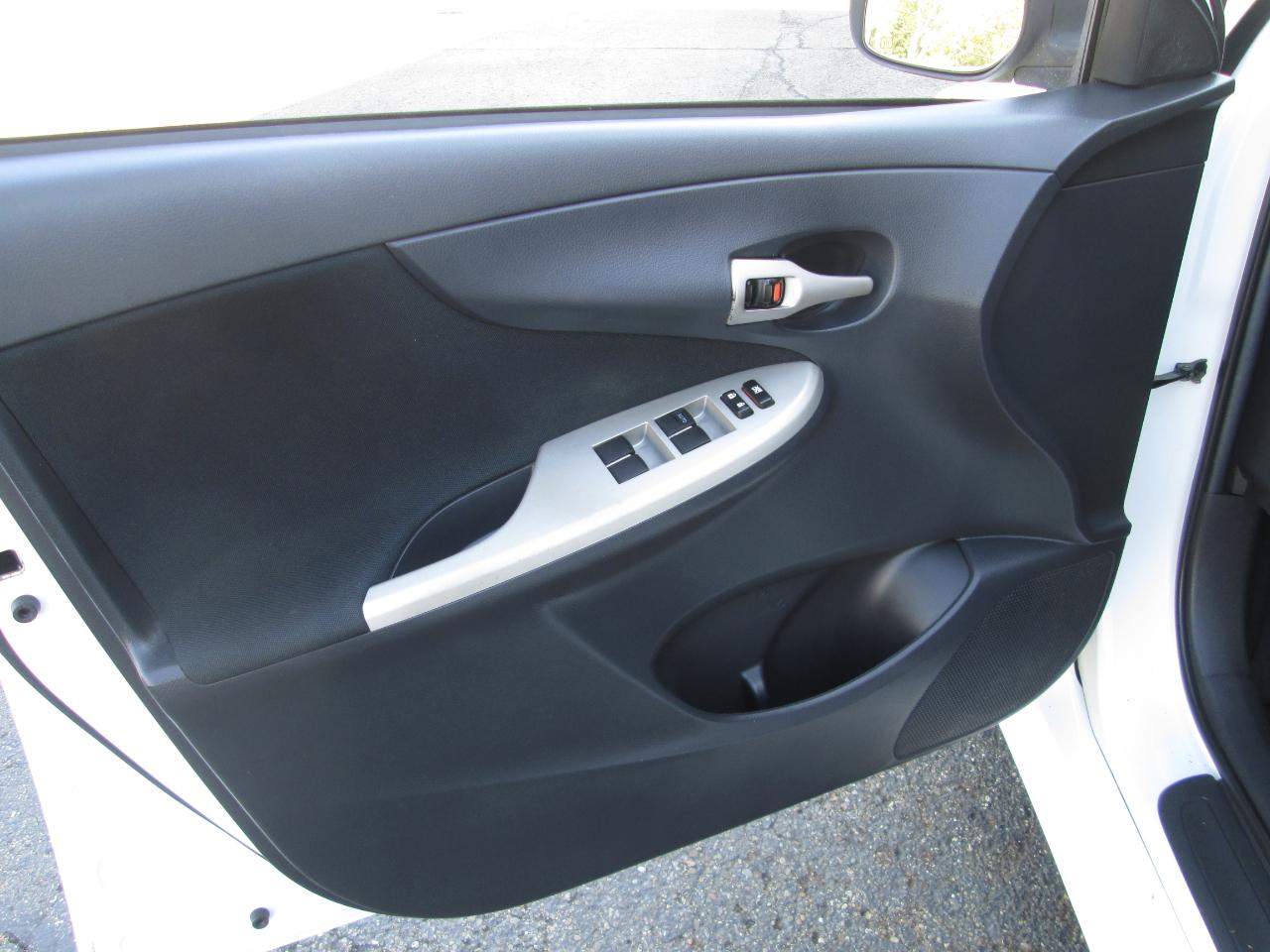 Toyota Corolla S 5-Speed MT 2010