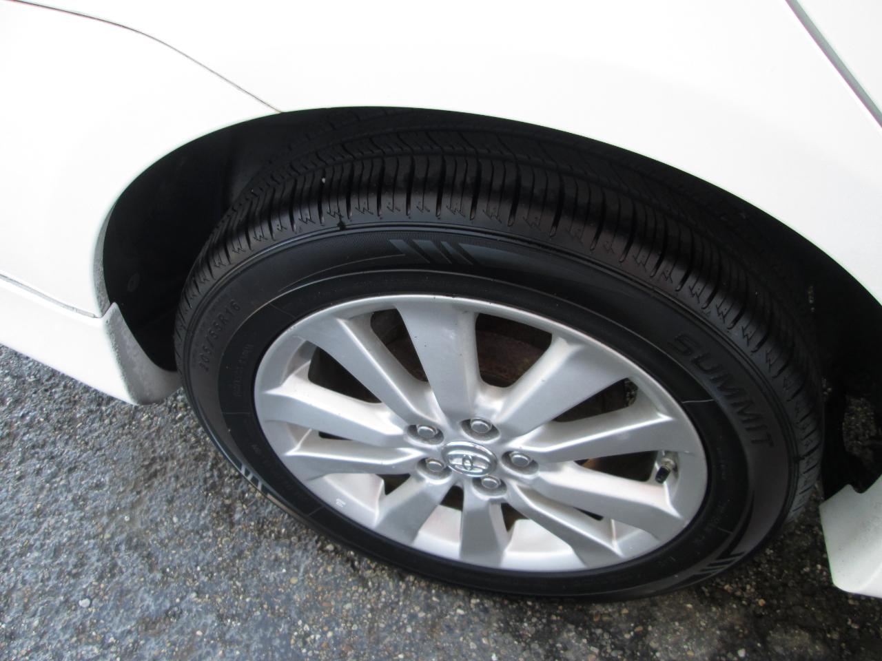 Toyota Corolla S 5-Speed MT 2010