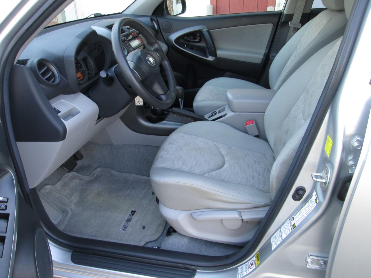 Toyota RAV4 Base I4 4WD 2011