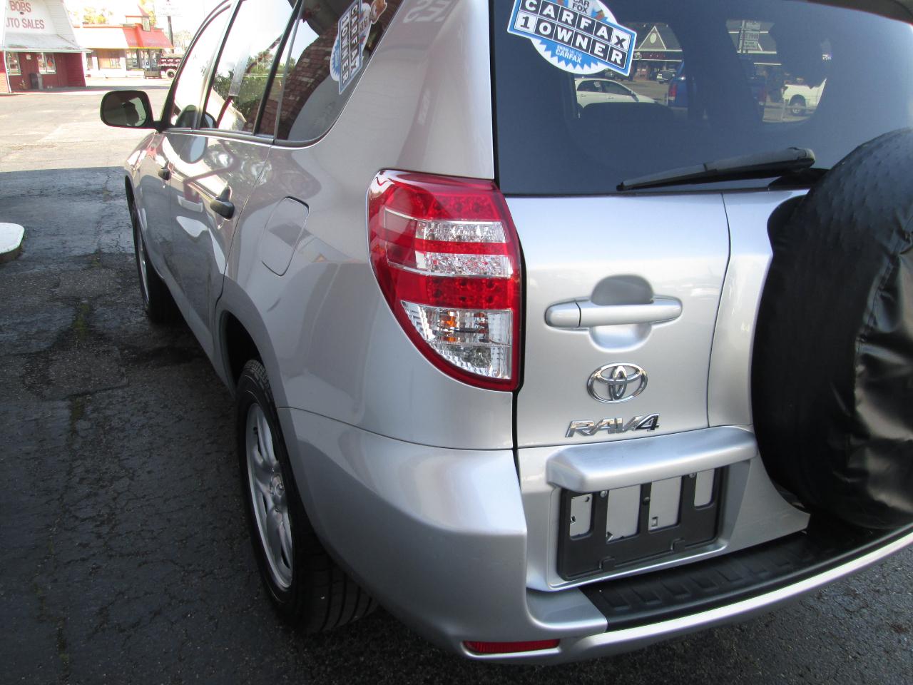 Toyota RAV4 Base I4 4WD 2011