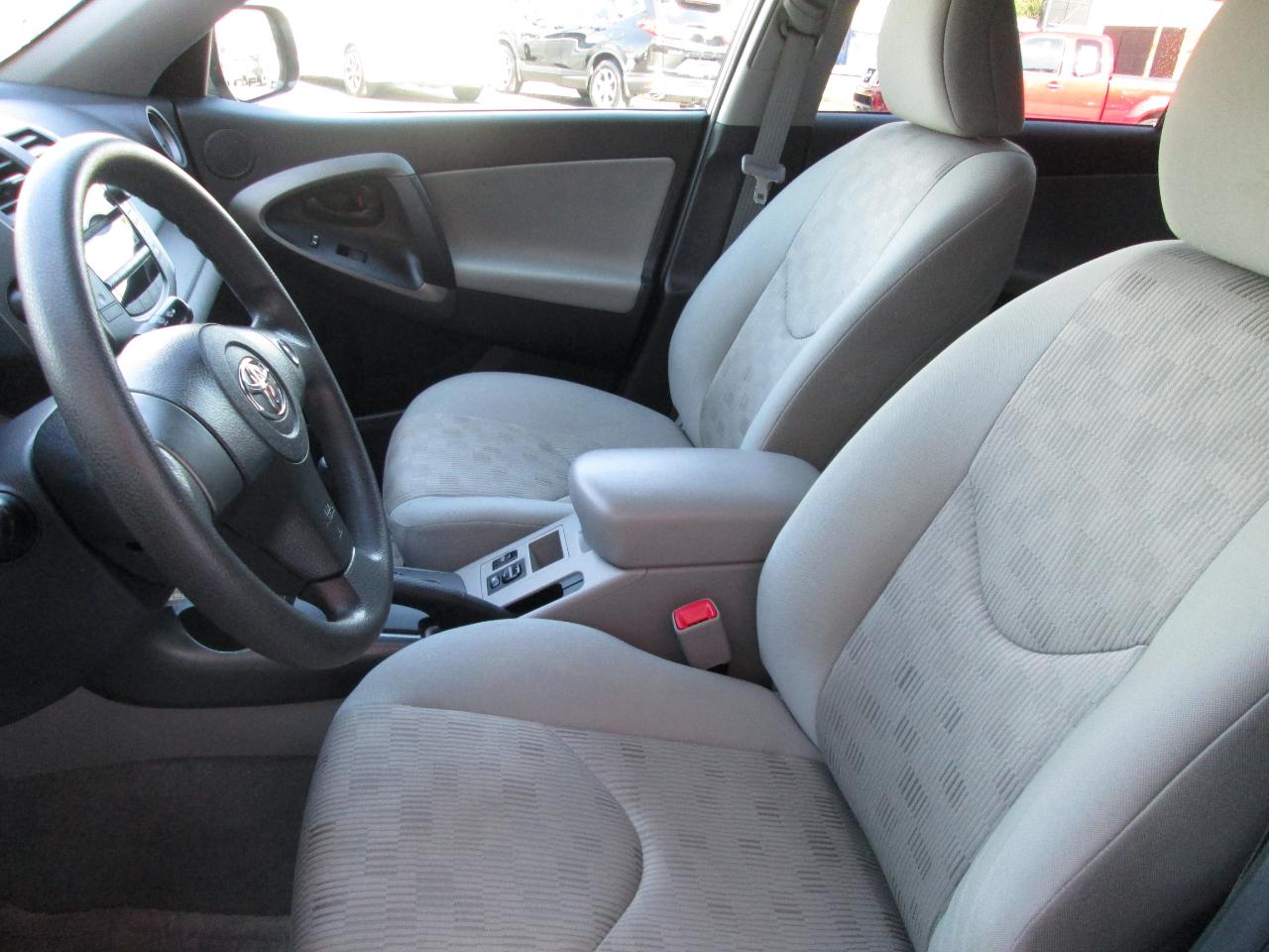 Toyota RAV4 Base I4 4WD 2011