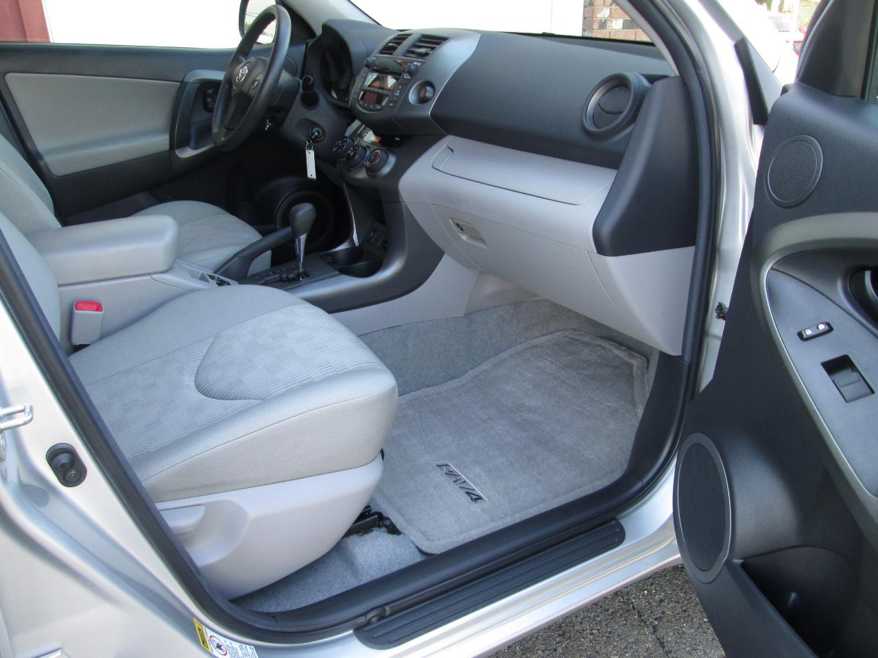 Toyota RAV4 Base I4 4WD 2011