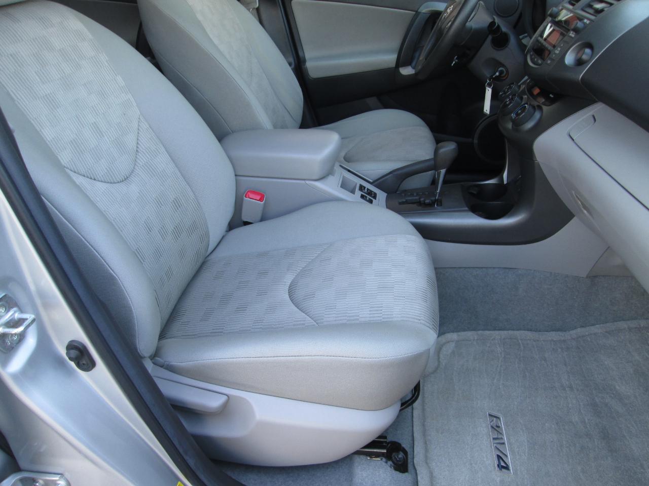Toyota RAV4 Base I4 4WD 2011