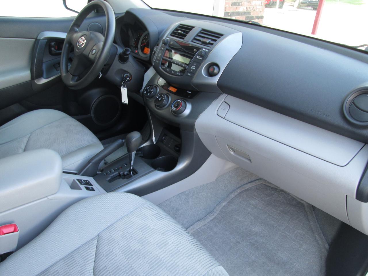 Toyota RAV4 Base I4 4WD 2011