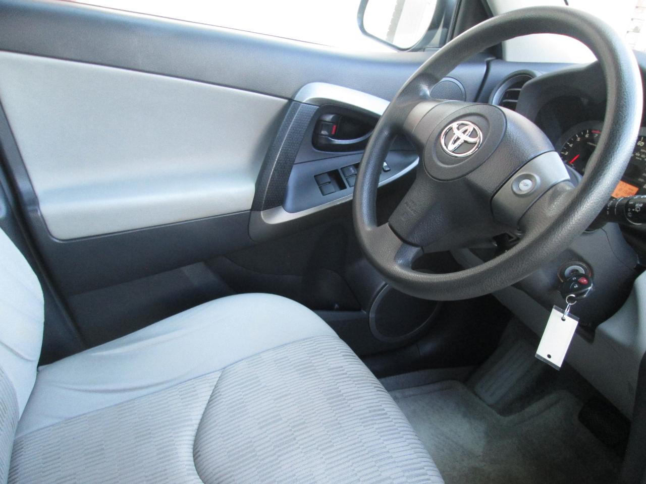 Toyota RAV4 Base I4 4WD 2011
