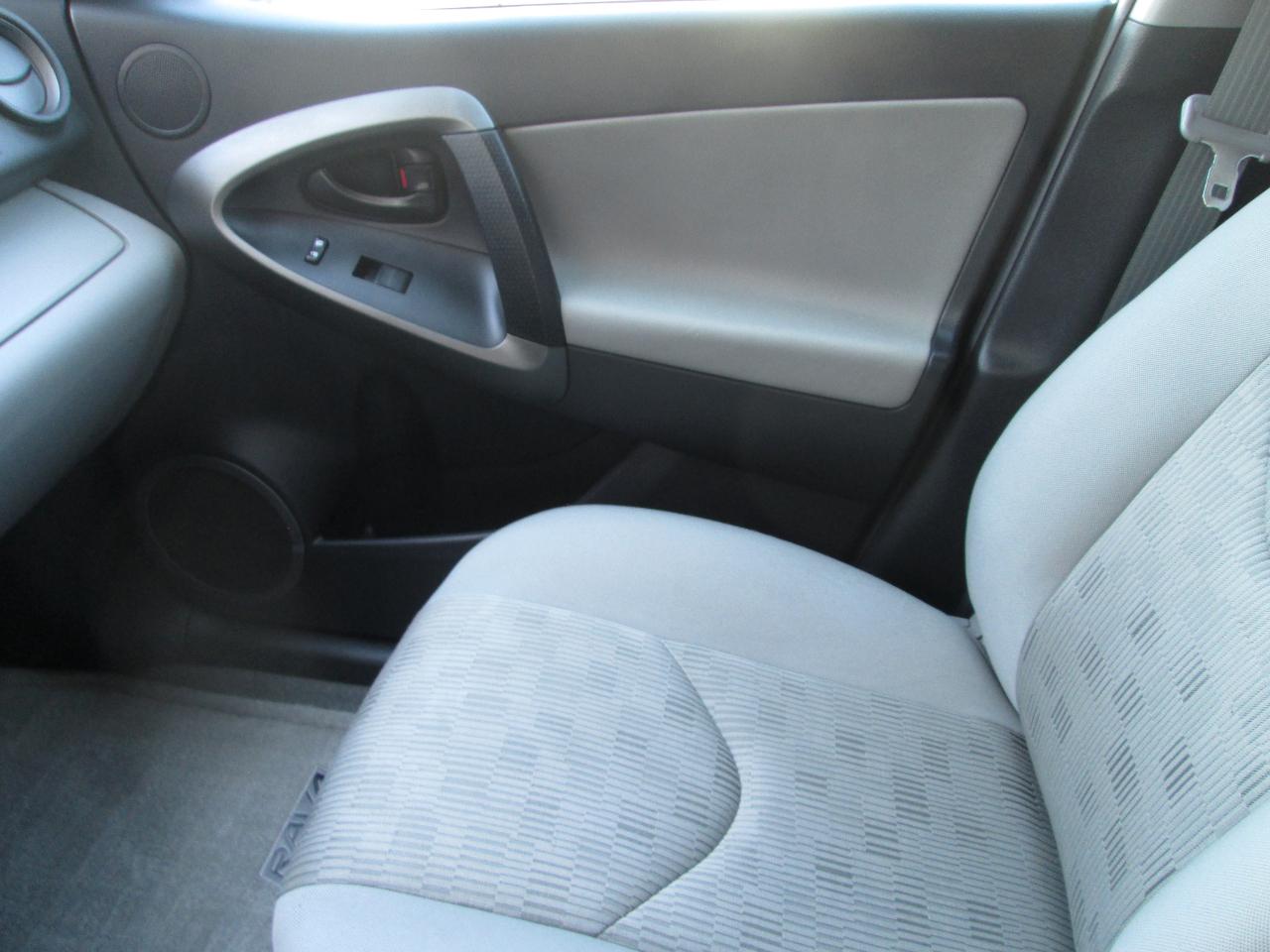 Toyota RAV4 Base I4 4WD 2011