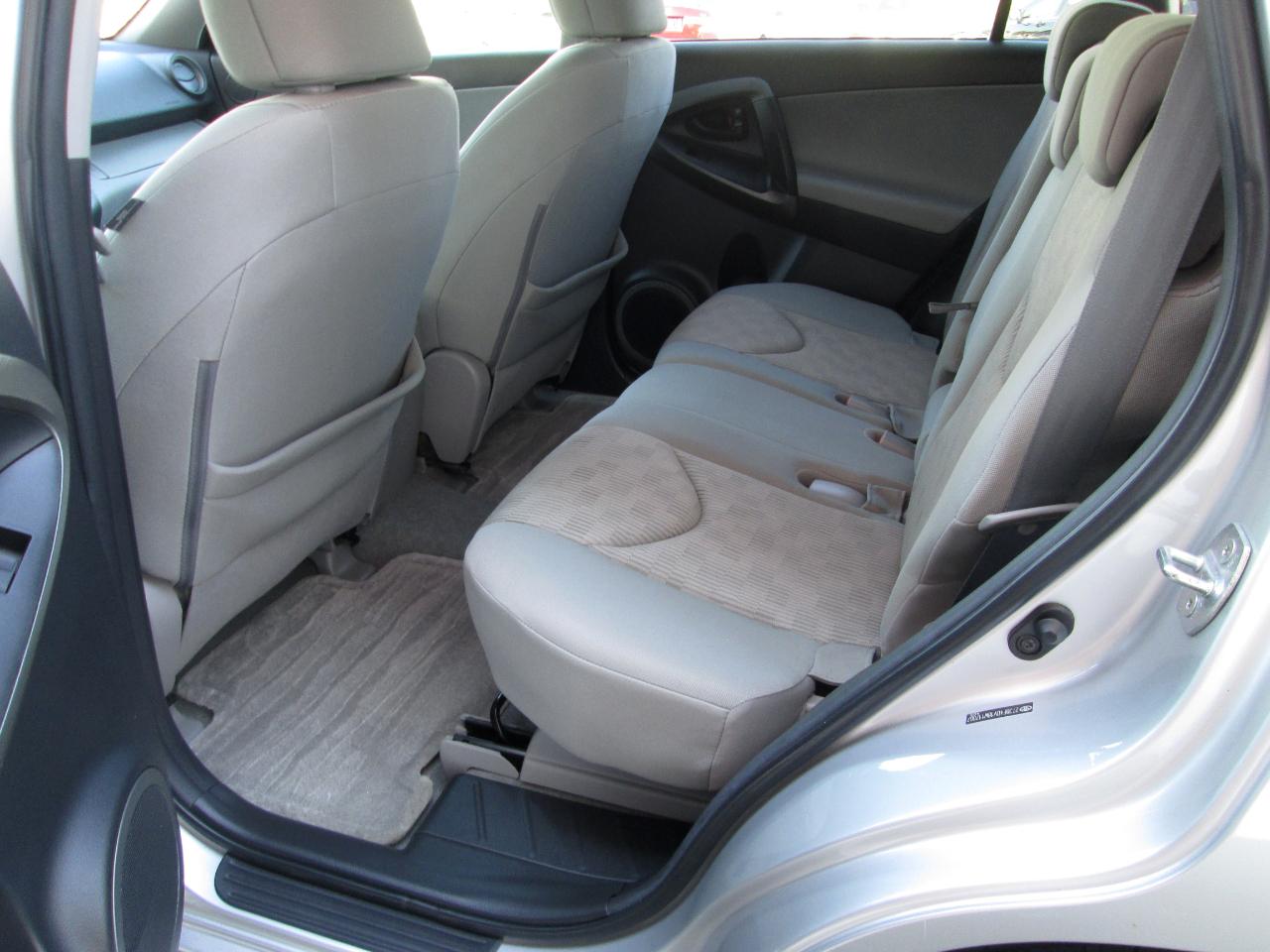 Toyota RAV4 Base I4 4WD 2011