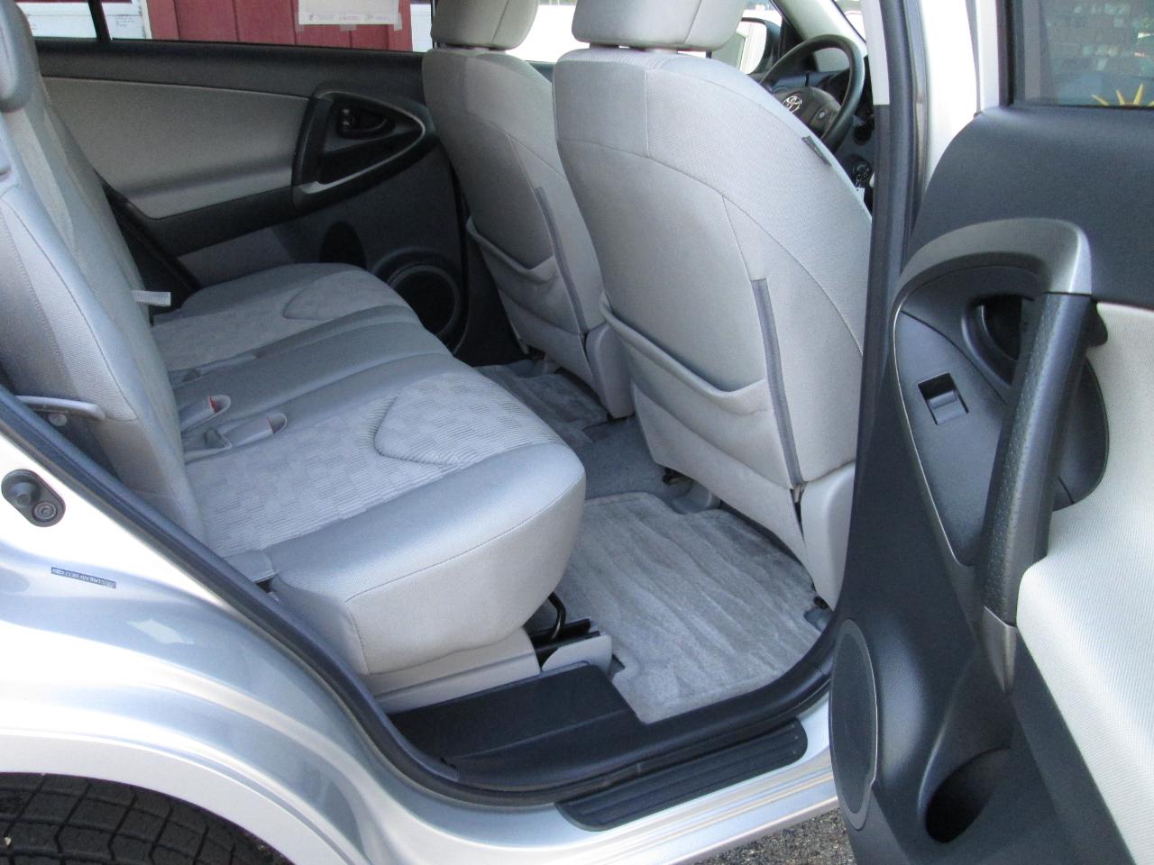 Toyota RAV4 Base I4 4WD 2011