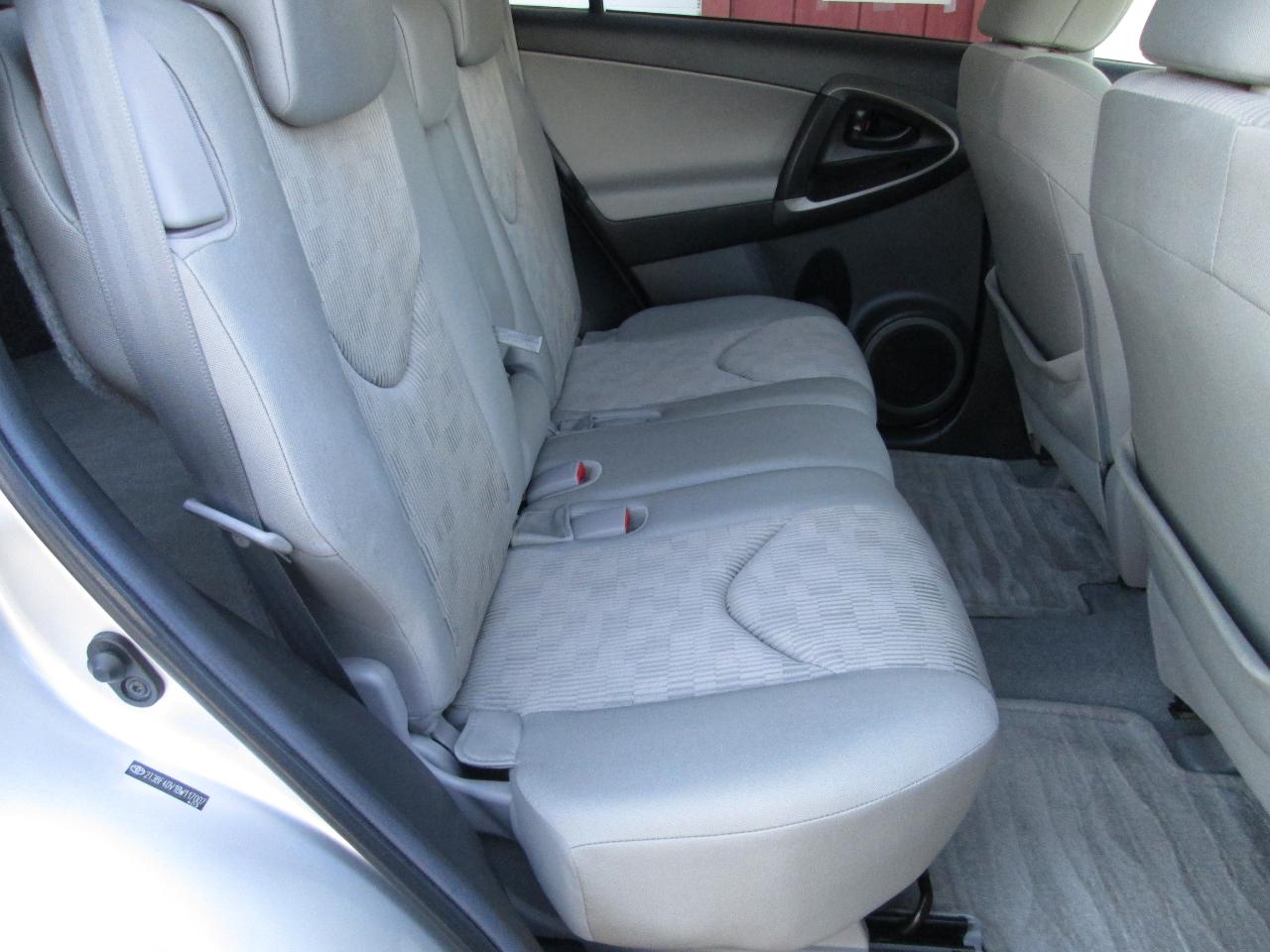 Toyota RAV4 Base I4 4WD 2011