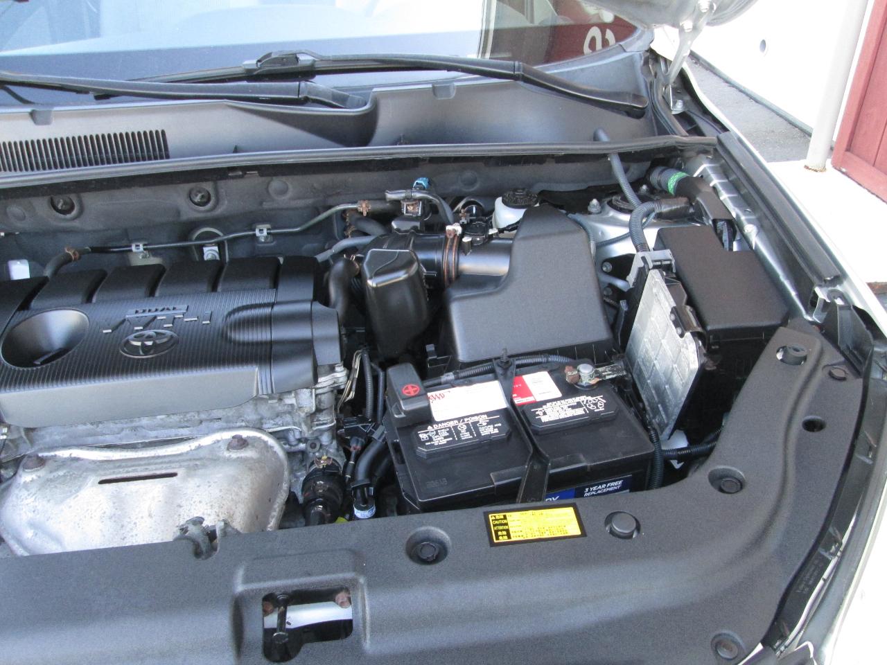 Toyota RAV4 Base I4 4WD 2011