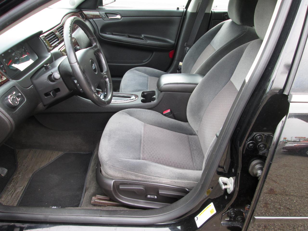 Chevrolet Impala photo 3