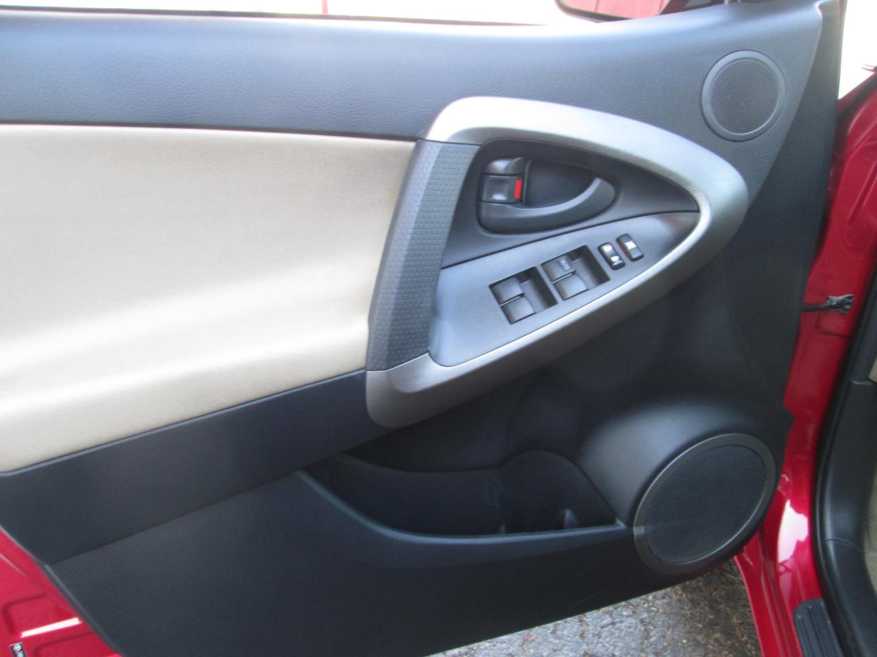 Toyota RAV4  2012