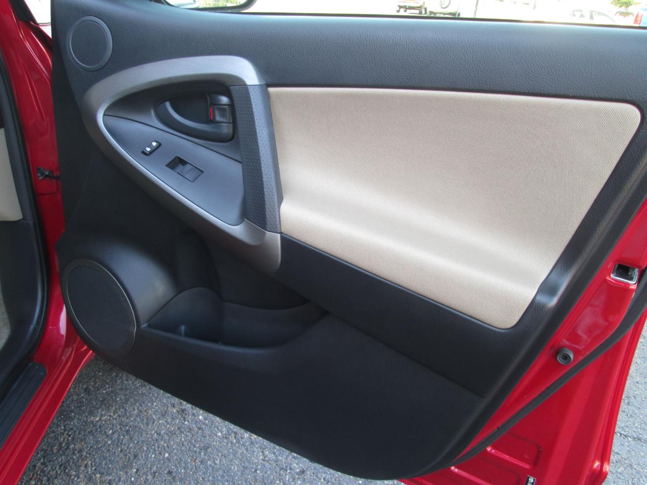 Toyota RAV4  2012