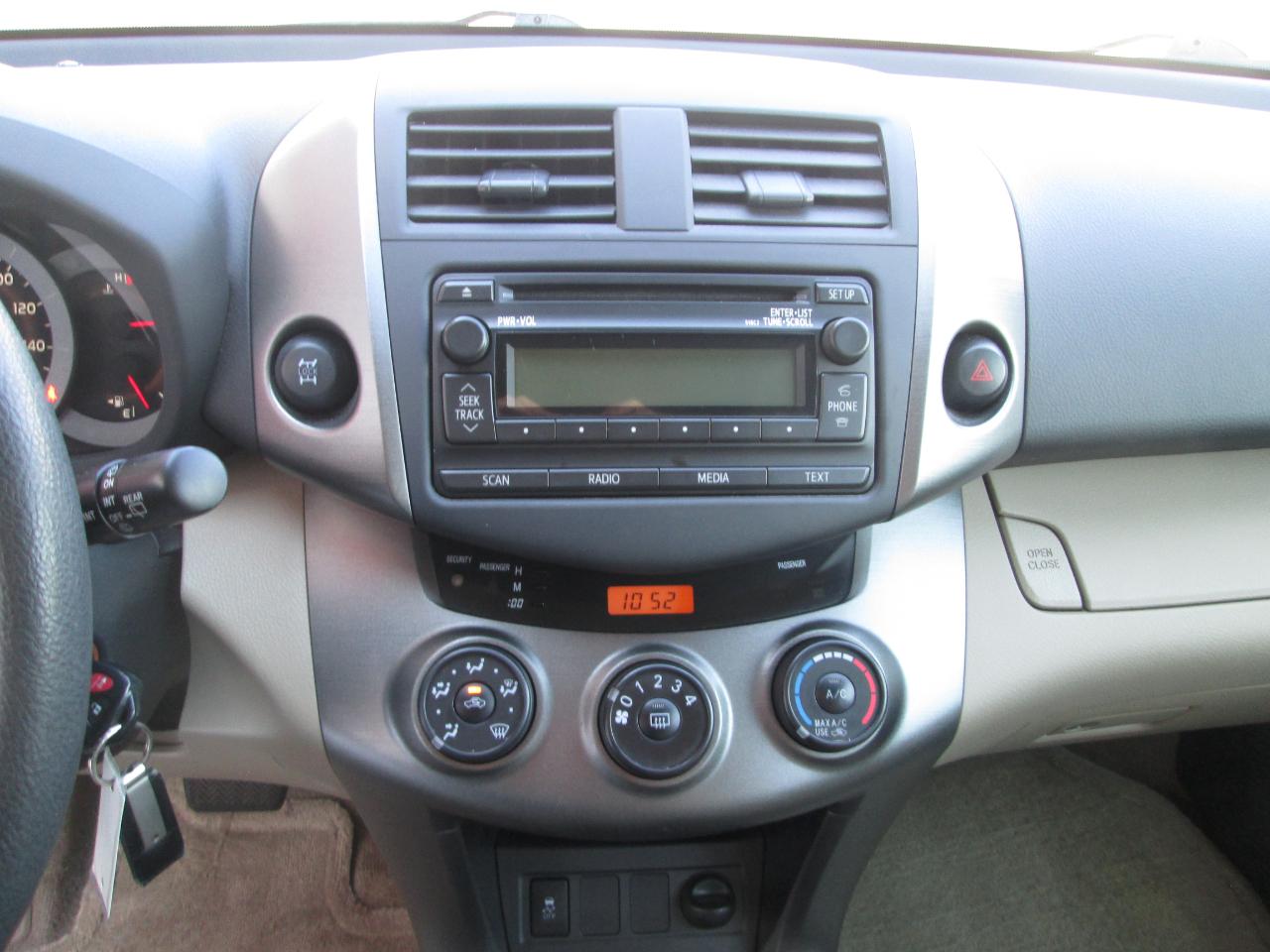Toyota RAV4  2012