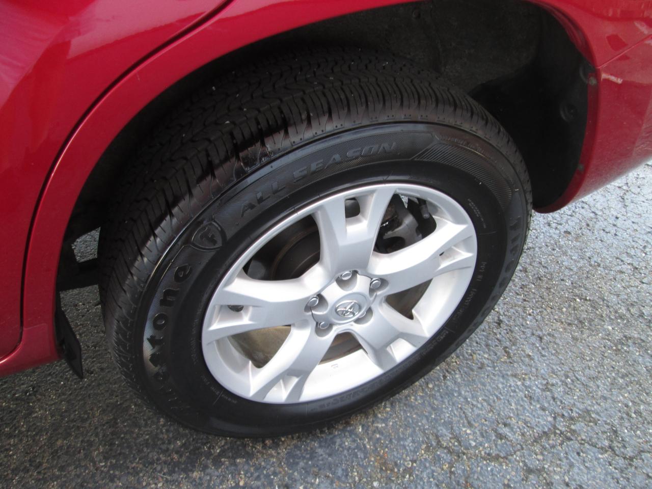 Toyota RAV4  2012