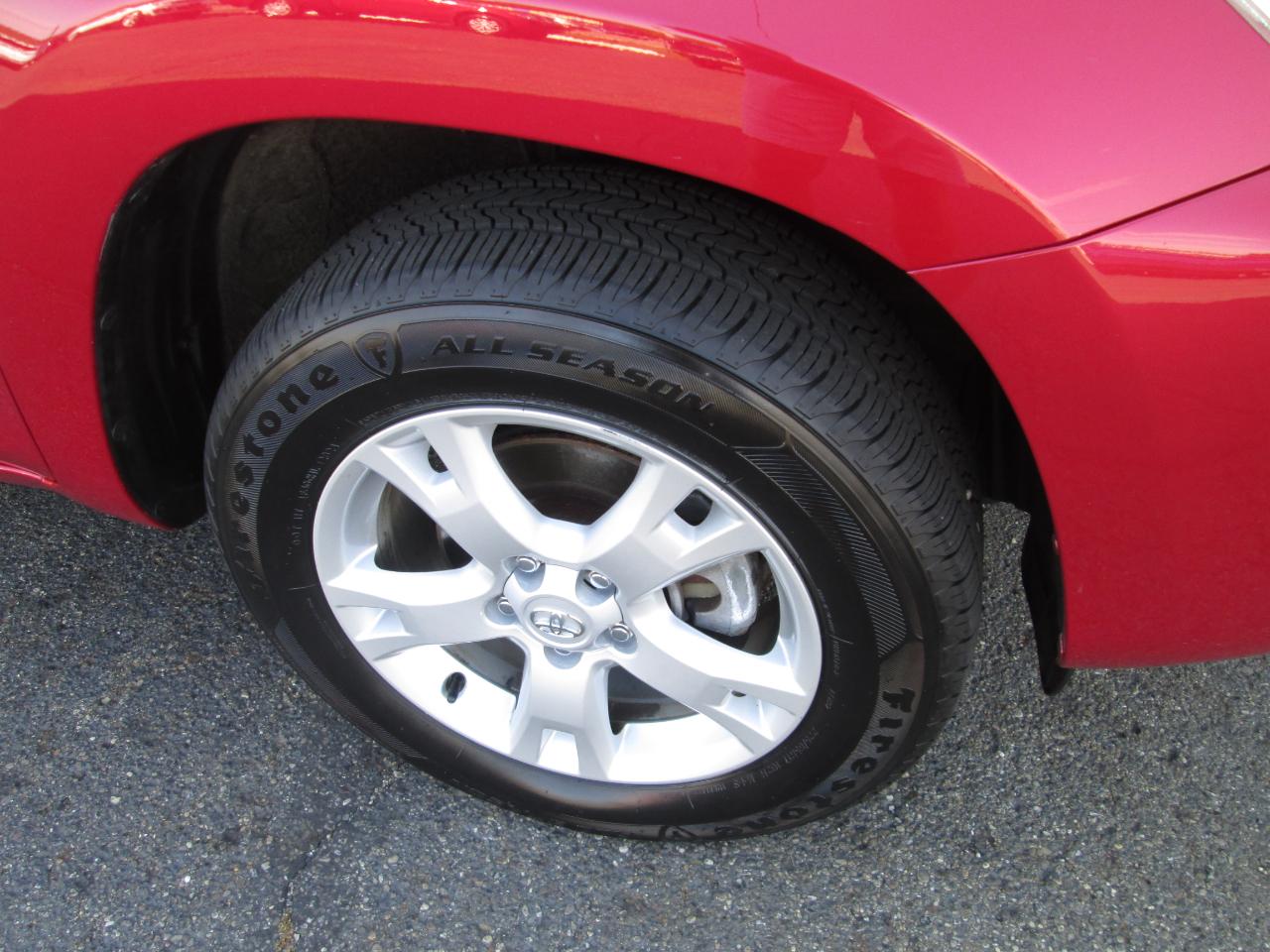 Toyota RAV4  2012