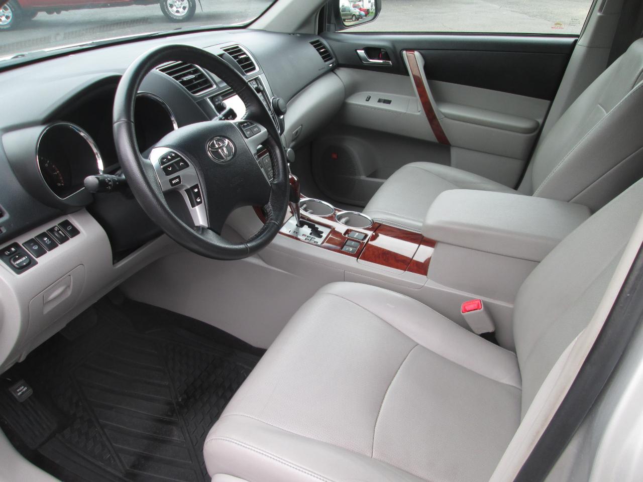 Toyota Highlander Limited 4WD 2013