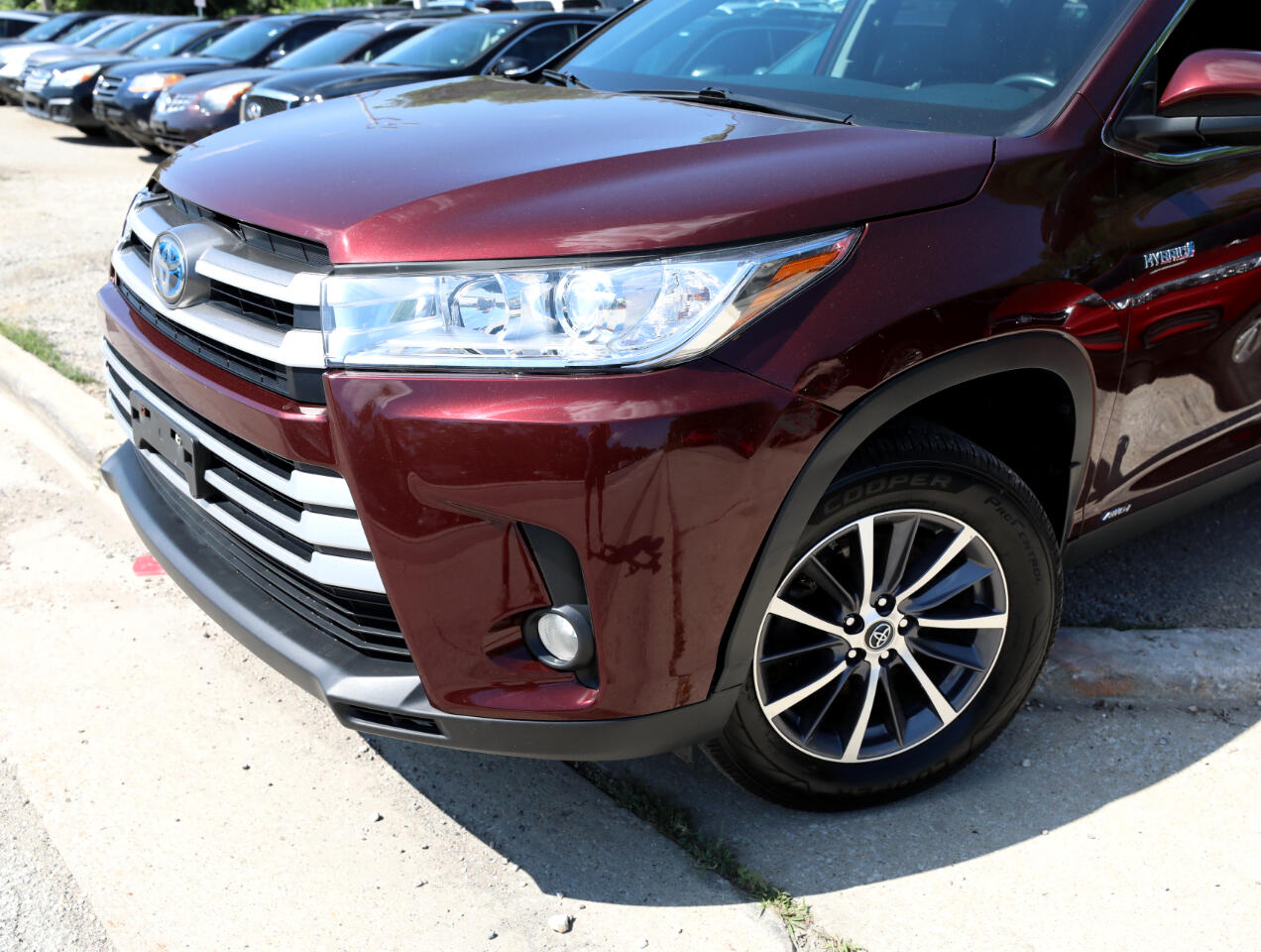2019 Toyota Highlander Hybrid XLE photo 2